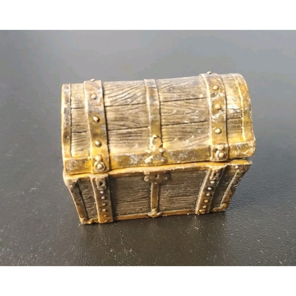 Treasure Chest - 1.75" L x 1.50" H - Figure Safari Ltd. #851829